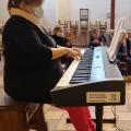 Céline Remy au clavier du nouveau piano